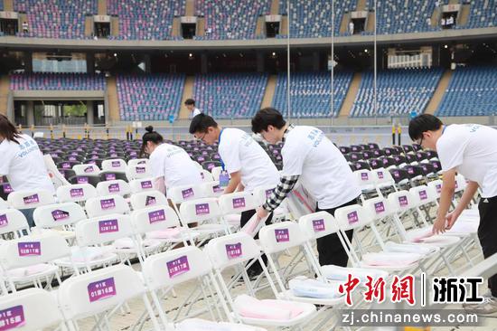 志愿者在测试赛中工作。c7网页版供图 志愿者在测试赛中工作。c7网页版供图